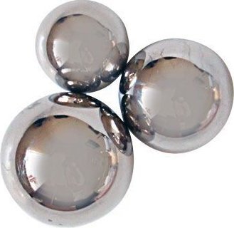 Набор из 3 вагинальных шариков без шнурка Набор металлических вагинальных шариков Sexy Friend - отличное приобретение для женщин, давно практикующих вумбилдинг (тренировку мышц влагалища)! В комплект входят три изделия различного диаметра. Они легко вводятся и извлекаются. Не требуют специального ухода. Диаметр шариков - 2,5, 3 и 3,5 см. Вес шариков - 65, 110 и 180 гр. Страна: Китай. Материал: металл.