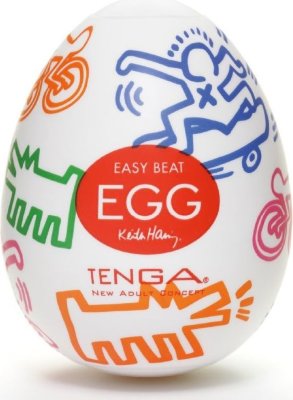 Мастурбатор-яйцо Keith Haring EGG STREET Внутри этого яичка – целый мир, и вам понравится бывать в нём. Собака, скейтбордист, велосипедист и прочие обитатели уведут вас за собой в страну плотских удовольствий. Всё, что от вас требуется, нанести небольшое количество лубриканта (в комплекте) на входное отверстие, проникнуть вовнутрь головкой и начать двигать рукой вверх-вниз, как обычно. Эластичная игрушка, укрывая собой восставшую плоть рельефными стеночками, подарит массу приятных ощущений и не один оргазм. Максимальная длина растяжения - 30 см. Размер - 5,3 х 5,3 х 7 см. Страна: Япония. Материал: термопластичный эластомер (TPE).