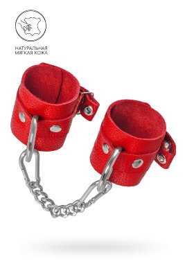 Красные мягкие кожаные наручники с люверсами Самый мягкие наручники из всего ассортимента Pecado. Лаконичный дизайн, насыщенно красный цвет и терпкий аромат материала - повышают градус возбуждения в процессе ролевых игр.Наручники выполнены из экологичной и натуральной кожи. Полностью ручная выделка материала обеспечивает хорошую износостойкость. Каждый миллиметр аксессуара очень тактильно приятный. Манжеты и ремешки не мнутся. При правильном использовании не оставляют следов на запястьях. Благодаря стальной застежке и отверстиям с люверсами можно подобрать нужный обхват. Между собой наручники соединены с помощью карабинов и короткой цепочки. Длина манжет – 18 см, ширина - 5,5 см. Длина сцепки – 20 см. Страна: Россия. Материал: натуральная кожа.