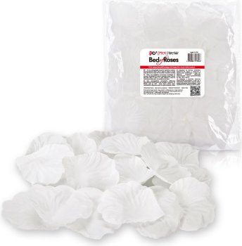 Белые лепестки роз Bed of Roses