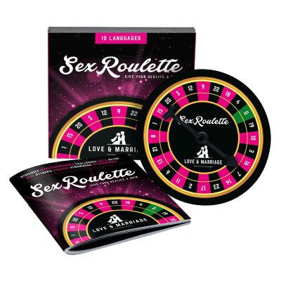 Настольная игра-рулетка Sex Roulette Love Marriage Добавьте захватывающую изюминку в свою сексуальную жизнь. Крутите рулетку, стрелка указывает на число, которое решает, какое любовное задание ждет вас. Следуйте за номером по прилагаемому буклету, и он подскажет вам различные задания, благодаря которым вы внесете разнообразие в свой любовный досуг. Вы настроены, чтобы сделать решающий шаг? Будьте удивлены, взволнованы и соблазнены, и самое главное: найдите время, чтобы насладиться друг другом. 24 задания - какое из них выпадет сегодня? Размер игры - 12 X 12 X 1,5 см. Страна: Нидерланды. Материал: бумага.