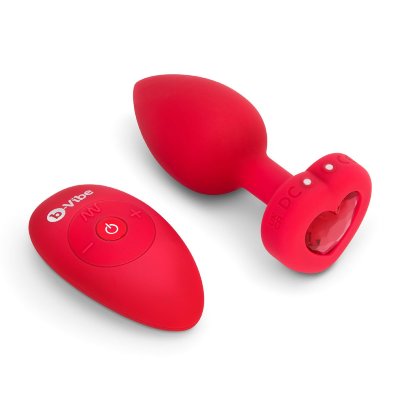 Красный анальный плаг с кристаллом-сердцем Vibrating Heart Shape Jewel Plug M-L Длина: 10.5 см. Диаметр: 4 см. Новый взгляд на наш классический дизайн Vibrating Jewel: новая модель анального плага Vibrating Heart Plug от b-Vibe с основанием в виде сердца и кристаллом-сердцем. Имеет 6 уровней интенсивности, 15 режимов вибрации, которые варьируются от мягких пульсаций до глубоких и мощных. Удобный интерфейс позволяет легко достигнуть необходимого уровня стимуляции и интенсивности. Вас ожидает неповторимое чувственное удовольствие и желание продолжать снова и снова. Стимулятор управляется кнопкой на корпусе, либо при помощи пульта дистанционного управления, который имеет радиус действия до 9 метров. Страна: Китай. Материал: силикон. Батарейки: встроенный аккумулятор.