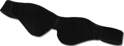 Мягкая черная маска на глаза Иногда, когда Вас просят закрыть глаза - Вы закрываете, но так и хочется подсмотреть, что сейчас будет! Мягкая черная маска на глаза невольно обеспечит Вашу честность! Застегивается на липучку с роскошным логотипом Lux Fetish. Страна: США. Материал: нейлон.