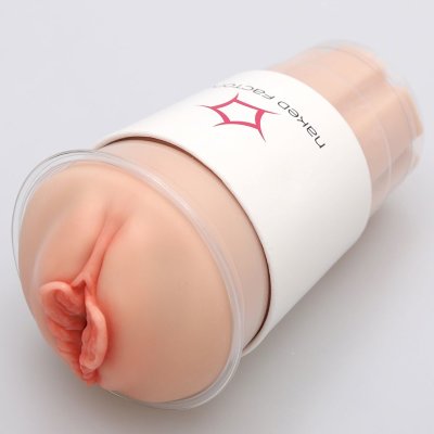 Мастурбатор-вагина Naked Factory V-04 Длина: 15 см. Диаметр: 8.5 см. Мастурбатор от корейского бренда Naked Factory отличается детальной проработкой и реалистичностью. Его внутренняя текстура состоит из бугорков и выступов, которые тянутся до самого конца, стимулируя пенис по всей длине. Изюминкой этой серии является рукав мастурбатора помещённый в прозрачную чашу-стакан. Материал секс-игрушки изготовлен из термопластичного эластомера премиум качества. Он обладает высокой эластичностью, что позволяет ему растягиваться и возвращаться в исходную форму без потери плотности. Этот материал не содержит фталатов, безопасен для тела и прост в уходе. Страна: Корея. Материал: термопластичный эластомер (TPE).