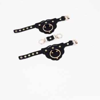 Черные наручники с золотистой фурнитурой