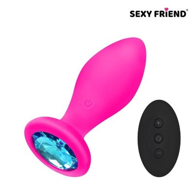 Розовая вибровтулка с голубым кристаллом и пультом ДУ - 8,5 см. Длина: 8.5 см. Диаметр: 3.2 см. Великолепная анальная втулка с 10 режимами вибрации и пультом ДУ. Может использоваться для подготовки к анальному сексу, в качестве игрового элемента во время прелюдии, при интимной близости для получения ещё большего удовольствия. Эргономичная форма секс-игрушки способствует комфортному введению и дарит фееричные ощущения. Виброрежимы усиливают стимулирующий эффект. Пульт управления позволяет любому из партнёров переключать виброрежимы во время занятий любовью. Эротический аксессуар декорирован цветным кристаллом. Украшение надёжно приклеено к основанию втулки, что исключает его выпадение. Секс-игрушка изготовлена из приятного на ощупь материала. У основания гнётся в разные стороны. Компактные размеры позволяют брать втулку с собой в поездки. Страна: Китай. Материал: силикон. Батарейки: встроенный аккумулятор.