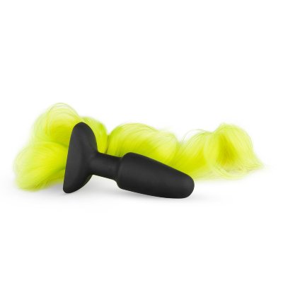Черная анальная пробка с желтым хвостом Butt Plug With Tail Диаметр: 3.3 см. Вы любите хорошую ролевую игру со своим партнером? Тогда эта анальная пробка вам обязательно пригодится! Пробка имеет средний размер и легко вставляется благодаря мягкому и гладкому силиконовому материалу. Красивый длинный хвост красивого желтого цвета из искусственных волос создает неповторимый образ. Используйте анальную смазку на водной основе для комфортного использования и очищайте плаг после использования водой и средством для чистки игрушек или мягким антибактериальным мылом. Рабочая длина - 9 см. Страна: Китай. Материал: силикон.