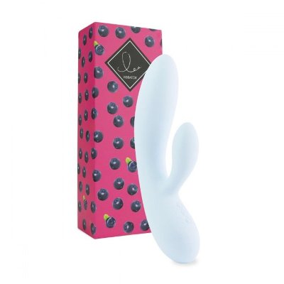 Нежно-голубой вибратор-кролик Lea Rabbit Vibrator - 20,2 см. Длина: 20.2 см. Диаметр: 3.7 см. LEA - это шелковистый вибратор, который обеспечивает вкусные интенсивные оргазмы. Точка G и клитор одновременно стимулируются двумя мощными моторами, каждый из которых может быть настроен на свои собственные модели вибрации. Существует не менее 7 паттернов, которые вы можете испытать как для клиторальной, так и для вагинальной стимуляции. Хотите более мягкую стимуляцию клитора и более интенсивную вибрацию точки G? LEA отвечает всем вашим потребностям, вы можете настроить его так, как вам больше нравится. Вам не придется беспокоиться о своем здоровье, ведь LEA изготовлен из безопасного медицинского силикона и на 100% водонепроницаем, поэтому вы также можете наслаждаться им в душе и даже в ванне. Вас никто не услышит, потому что моторы LEA практически бесшумны. А еще вы можете наслаждаться секс-игрушкой продолжительностью до двух часов на полностью заряженной батарее. Lea обеспечивает интенсивное удовольствие. Страна: Китай. Материал: силикон. Батарейки: встроенный аккумулятор.