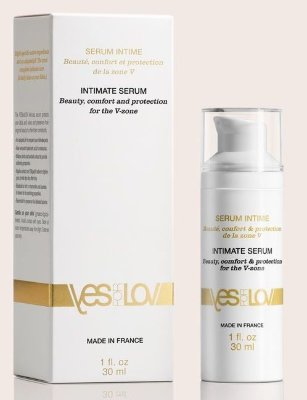Ухаживающая сыворотка INTIMATE SERUM - 30 мл. Уникальная ухаживающая сыворотка с чарующим ароматом, цветочная, солнечная и такая женственная. Сыворотка YESforLOV была разработана для женщин всех возрастов, независимо от того, находятся ли они в менопаузе или послеродовом периоде. Он предназначен для всех без исключения женщин. Интимная сыворотка - это прежде всего ежедневный уход, который успокаивает, увлажняет и ароматизирует зону бикини. Нанести тонкий слой на чистые слизистые оболочки, нежно массируя. После душа, до или после интимной близости, после мастурбации или упражнений с тренажером Кегеля, после эпиляции бикини или для устранения сухости и жжения. Сыворотка YESforLOV имеет приятный, влюбляющий в себя аромат. Легкие акценты жасмина смешиваются с более чувственным древесно-ванильным характером придающим ей особую свежесть и соблазн. INCI // AQUA, GLYCERIN, PROPANEDIOL, CETEARYL ALCOHOL, UNDECANE, COCO CAPRYLATE/CAPRATE, CAPRYLIC/CAPRIC TRIGLYCERIDE, ALPHA- GLUCAN OLIGOSACCHARIDE, JOJOBA ESTERS, TRIDECANE, HELIANTHUS ANNUUS SEED CERA, GLYCERYL CAPRATE, MICA, CI 77891, CETEARYL GLUCOSIDE, BISABOLOL, GLYCERYL STEARATE, STEARIC ACID, ACACIA SENEGAL GUM, CARRAGEENAN, XANTHAN GUM, GLYCERYL UNDECYLENATE, MALTODEXTRIN, PERSEA GRATISSIMA FRUIT EXTRACT, ALOE BARBADENSIS LEAF JUICE POWDER, HELIANTHUS ANNUUS SEED OIL, SODIUM HYALURONATE, ACACIA DECURRENS FLOWER CERA, POLYGLYCERIN-3, GLUCOSE, SODIUM GLUCONATE, SODIUM HYDROXIDE, CITRIC ACID, KIGELIA AFRICANA FRUIT EXTRACT, MALVA SYLVESTRIS FLOWER EXTRACT, ARCTIUM LAPPA ROOT EXTRACT, PARFUM, TOCOPHEROL, SODIUM BENZOATE, POTASSIUM SORBATE. Страна: Франция. Объем: 30 мл.