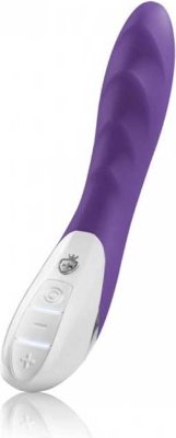 Фиолетовый вибратор Mystim Sassy Simon - 27 см. Длина: 27 см. Диаметр: 4 см. Возбуждающий волнистый рельеф вибратора Sassy Simon, скрывает внутри себя два мощных вибродвигателя. Испробуйте 8 возбуждающих режимов вибрации от Mystim. Симон мощный, тихий, влагонепроницаемый и гигиеничный вибратор, выполненный из 100% медицинского силикона. Под его шелковистой поверхностью прячется аккумулятор, который заряжается от стильной магнитной зарядки. Внимание: новое устройство поставляется с включенной блокировкой кнопок, поэтому перед первым использованием блокировку нужно отключить. Чтобы включить или отключить блокировку кнопок, одновременно нажмите и удерживайте кнопку вибрации и кнопку «-» или «+» в течение 3 секунд (при этом кнопки несколько раз кратковременно мигнут). Страна: Германия. Материал: силикон. Батарейки: встроенный аккумулятор.