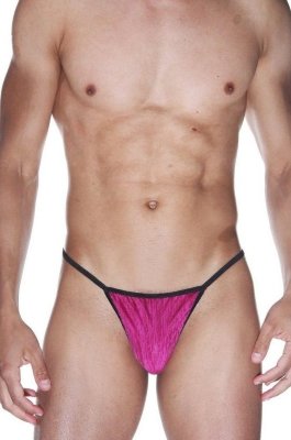 Мужские розово-черные трусы-стринги Мужские стринги цвета фуксия на тонких черных резинках. Страна: Турция. Материал: 60% полиамид, 40% полиуретан.