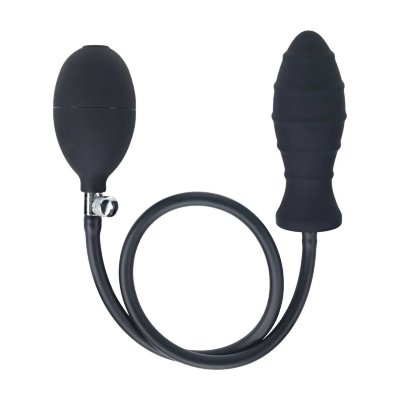 Черная анальная втулка с функцией расширения Ribbed Inflatable Silicone Anal Plug Диаметр: 3.8 см. Испытайте глубокое, настраиваемое удовольствие с этой ребристой силиконовой надувной пробкой. Ее текстурированный стержень обеспечивает дополнительную стимуляцию для усиления ощущений при каждом движении. Надувная конструкция позволяет постепенно увеличивать пробку до максимального размера в 15 см. Рабочая длина - 9 см. Общая длина вместе со шлангом - 69,5 см. Страна: Китай. Материал: силикон.