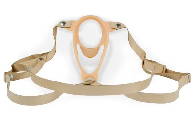 Телесный эректор-ложечка с фиксацией на ремешках MEN STYLE Длина: 11 см. Диаметр: 4.5 см. Каркас для фаллоса при начальных стадиях снижения эректильной функции у мужчин. Проблемы при снижении эрекции зачастую связаны с психоэмоциональной сферой человека. Чаще всего, если проникновение получилось, то происходит усиление эрекции и успешное продолжение полового акта. Уверенность, что введение полового члена гарантировано, очень важна. Ложечка-эректор является полужестким каркасом, поддерживающим половой член мужчины. Лучше всего сверху надеть презерватив для фиксации фаллоса и ложечки в единое целое. В процессе половой близости, если эрекция усилилась, то эректор можно быстро снять и продолжить уже без него. Каркас из полимера фиксируется на теле и регулируется ремешками. Страна: Россия. Материал: термопластичный эластомер (TPE).