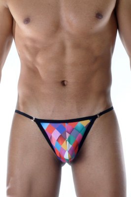 Сексуальные трусы-стринги с принтом в виде цветных квадратов Сексуальные трусы-стринги с принтом в виде цветных квадратов. Страна: Турция. Материал: 95% полиэстер, 5% эластан.