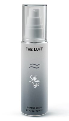 Силиконовый лубрикант Silk light - 75 мл. Ультралегкий силиконовый лубрикант с нежной консистенцией, обеспечивающий естественное скольжение без липкости и тяжести. -Ультралегкая, нежная текстура, которая практически не ощущается на коже -Естественное скольжение, идеально подходящее для массажа и прелюдий. Подходит для медленных, чувственных сценариев, с акцентом на процесс и ощущения -Гипоаллергенный -Без отдушек -Без липкости -Без скатывания -Совместим с презервативами -Мягкое скольжение -Дизайн в стиле косметического средства Cyclopentasiloxane, Dimethiconol, Dimethicone. Страна: Россия. Объем: 75 мл.