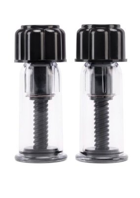 Вакуумные стиимуляторы для сосков Twist Nipple Suckers Длина: 1 см. Диаметр: 3.2 см. Пара вакуумных стимуляторов для сосков из пластика. Крупные, из черного и прозрачного прочного пластика. Вакуум создается путем выкручивания поршня за крупную черную головку стимулятора. Страна: Гонконг. Материал: анодированный пластик (ABS).