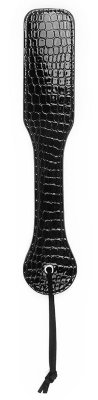 Черная шлепалка с узором под рептилию - 32 см. Длина: 32 см. Великолепный БДСМ аксессуар для любителей нестандартных эротических развлечений. Шлёпалка подарит множество ярких, незабываемых эмоций. Форма изделия с широкой рабочей поверхностью и удобной ручкой позволит использовать его максимально эффективно. Петлю на конце секс-игрушки можно намотать на запястье. Интимный аксессуар идеально подходит для разогрева перед интимной близостью, а также в качестве элемента в ролевой игре. Поверхность шлёпалки выполнена под кожу рептилии. Страна: Китай. Материал: поливинилхлорид (ПВХ, PVC).