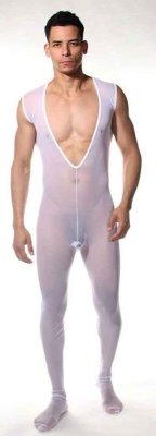 Полупрозрачное мужское боди на все тело Полупрозрачное боди-кэтсьюит для мужчин на все тело. У комплекта V-образный глубокий вырез, открытые ягодицы и широкие лямки. Страна: Турция. Материал: 85% полиэстер, 15% эластан.