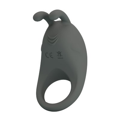 Серое эрекционное кольцо с вибрацией Master Ring Длина: 7.5 см. Диаметр: 4 см. Приобретите наше перезаряжаемое силиконовое кольцо для члена, которое мгновенно улучшит вашу эрекцию. Это кольцо обхватит основание вашего пениса и усилит приток крови, что позволит вам добиться более сильной и продолжительной эрекции, которая также может привести к более интенсивным оргазмам. Стимулятор, расположенный спереди, идеально подходит для стимуляции клитора во время секса, а 7 функций вибрации удовлетворят вас обоих. Страна: Китай. Материал: силикон. Батарейки: встроенный аккумулятор.