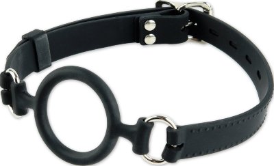 О-образный силиконовый расширитель рта Silicone O-Ring Gag Диаметр: 3.8 см. Затянутый в силикон металлический расширитель для рта, это то что нужно чтобы рот был широко открыт для всего, что вы хотите положить в него! Кольцо не имеет вкуса и запаха, Очень бережно воздействует на зубы и десны, оставаясь при этом прочным и долговечным. Ремни для фиксации, также сделаны из силикона, легко регулируются, чтобы соответствовать большинству размеров. Страна: США. Материал: силикон.