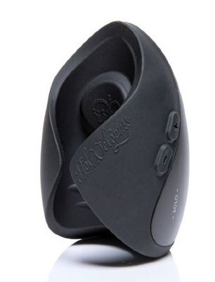 Черный инновационный мужской вибратор PULSE SOLO ESSENTIAL Длина: 12 см. Диаметр: 7 см. PULSE SOLO ESSENTIAL откроет для мужчины новый мир мужской мастурбации. Названная первым в мире Guybrator, мужская секс-игрушка, удостоенная многих наград, может заставить вас получить оргазм без помощи рук, без необходимости поглаживать и трогать фаллос. Его универсальный дизайн означает, что это идеальная игрушка для всех с пенисом. PULSE SOLO ESSENTIAL использует научные инновации, никогда ранее не встречавшиеся в мире секс-игрушек. Позвольте мощной, запатентованной технологии PulsePlate (осцилляция) привести вас к ошеломляющему оргазму без помощи рук. Инновационный дизайн PULSE SOLO ESSENTIAL и продуманное использование технологии PulsePlate (осцилляция) означают, что мужчине не нужно сжимать, гладить и трогать пенис, как при обычной мастурбации. Просто откиньтесь на спинку кресла и позвольте PulsePlate (осцилляция) довести вас до оргазма без помощи рук. Страна: Великобритания. Материал: силикон. Батарейки: встроенный аккумулятор.
