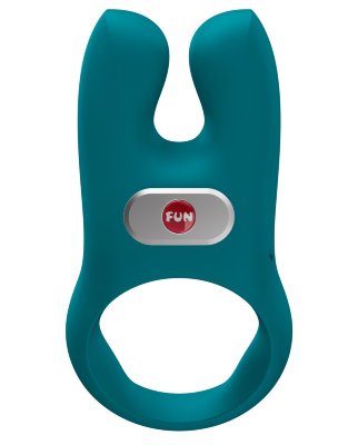 Зеленое эрекционное виброкольцо Nos Длина: 8 см. Fun Factory славится непревзойденным качеством, оригинальностью и инновационным подходом в каждой игрушке! Взаимное удовольствие выходит на новый уровень. Эрекционное кольцо с двойной вибрацией NOS разработано с учетом мужской и женской физиологии. Продление и усиление эрекции у мужчины и точечная стимуляция околоклиторальной зоны у девушки. Пухлые удлиненные ушки разработаны специально с учетом строения клитора. А ловкость рук приберегите для других ласк. Благодаря улучшенной форме кольцо с помощью выпуклых волн облегает ствол пениса целенаправленным давлением и надежно фиксируется. Количество смазки больше не имеет значения. Многообразие вариантов применения – дайте волю фантазии. Играйте вдвоем или соло, используйте для прелюдии и оральных ласк. NOS – ваш стильный деликатный помощник на пути удовольствия к кульминации. Урчащий NOS из бархатистого нежного силикона непременно доведет вас до одновременного оргазма! Функционал и достоинства эрекционного кольца с вибрацией NOS: Два мощных мотора в пухлых ушках 4 режима вибрации и 1 режим “флирт” для прелюдии Безопасный медицинский силикон Сенсорное управление Водонепроницаемый Перезаряжаемый Время работы до 60 минут Время зарядки 120 минут Функция блокировки Воспользуйтесь эрекционным кольцом NOS и получите незабываемый оргазм вдвоем. Страна: Германия. Материал: силикон. Батарейки: встроенный аккумулятор.