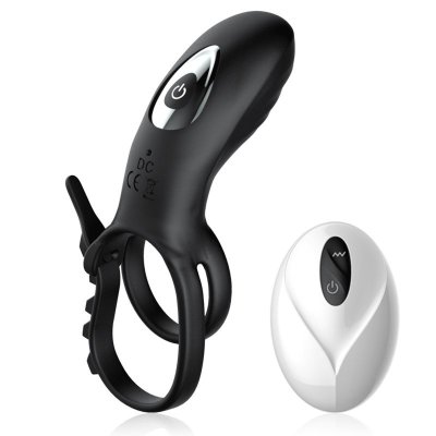 Черное эрекционное кольцо с вибрацией и утяжкой под мошонку Длина: 1 см. Диаметр: 4 см. Вибрирующее кольцо для члена, разработанное для пар, ведущих активный интимный образ жизни. Оно не только помогает продлить мужскую выносливость, но и стимулирует женский клитор с помощью мягкой вибрирующей подушечки, изготовленной из безопасного для тела силикона. Плотный ребристый дизайн с 9 разнообразными режимами вибрации обеспечивает сильную стимуляцию клитора, помогает парам достичь оргазма вместе. В комплект входит пульт ДУ. Время зарядки - 65 минут, время работы - до 45минут. Страна: Китай. Материал: анодированный пластик, силикон. Батарейки: встроенный аккумулятор.