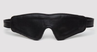 Черная плотная маска на глаза Bound to You Faux Leather Blindfold Длина: 64.7 см. Черная плотная маска на глаза Bound to You Faux Leather Blindfold. Застежка регулируется при помощи пряжки (не содержит никель). Страна: Китай. Материал: искусственная кожа.