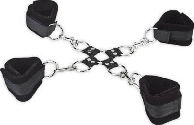 Комплект для сковывания из 5 предметов Комплект для сковывания из 4 мягких браслетов на липучках с металлическими карабинами и соединительной части с кольцами. Все браслеты можно использовать отдельно - как наручники или оковы для лодыжек, либо попарно соединять конечности. А соединительное звено поможет надежно и комфортно зафиксировать руки и ноги партнера одновременно. Страна: США. Материал: 100% полиэстер.