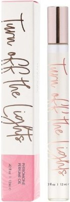 Парфюмерное масло с феромонами CG Turn Off The Lights - 12 мл. Цветочно-восточный аромат представляет собой экзотическую смесь кокоса и ананаса, с тонкими нотками жасмина и яркой нотой мускусного безумия. Парфюмерное масло с феромонами в тонкой стильной упаковке с роликом. Ролик необходим для точного дозирования и подбора нужного количества масла для нанесения на кожу. Увеличивает естественное производство феромонов для повышения сексуальной привлекательности. Наносится как любой масляный парфюм на пульсирующие точки: на шею, на запястья. За ушами наносить не рекомендуется, в этом месте находится много желез, которые могут исказить запах парфюма. Формула масла прекрасно сочетается с pH кожи и создает именно Ваш уникальный аромат. Страна: США. Объем: 12 мл.