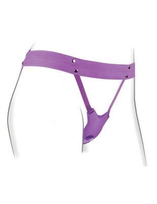 Сиреневый пояс с вибровкладкой Ultimate Butterfly Strap-On Ultimate Butterfly Strap-On имеет 10 взрывных режимов вибрации, которыми можно управлять с помощью прилагаемого беспроводного пульта дистанционного управления. Играйте в одиночку или с партнером, дома или на улице! Регулируемые ремешки позволяют расположить плавно изогнутую вкладку именно там, где вам нужно. Переключайтесь между 3 скоростями и 7 режимами с помощью пульта дистанционного управления и переходите от нежных волн к интенсивным, мощным пульсациям! Подходят для большинства размеров (от 76 до 152 см в талии). Размер вкладки - 10х6 см. Страна: Китай. Материал: силикон. Батарейки: встроенный аккумулятор.