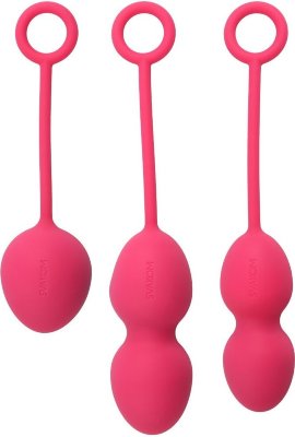 Набор розовых вагинальных шариков Nova Ball со смещенным центром тяжести В этом наборе цвета мякоти сливы есть всё необходимое для выполнения упражнений Кегеля. Три вида вагинальных шариков, отличающихся друг от друга количеством и размером звеньев, помогут вернуть мышечной стенке вагины силу и упругость. Прелесть этого набора в том, что вы можете подобрать тренажёр для ситуации здесь и сейчас. Предстоит пробежка? Можно взять одиночный шар. Работа такая, что весь день придётся провести на ногах? Тогда удобнее будут двойные шарики малого размера. Бархатистая и идеально гладкая поверхность из медицинского силикона способствует лёгкому введению стимуляторов и комфортному ношению. Длинные мягкие хвостики с колечком помогут извлечь тренажёр из лона после выполнения всех упражнений. Длина одиночного шарика - 13,5 см., диаметр - 3,6 см, вес - 49 гр. Длина малых двойных шариков - 16,2 см., диаметр - 2,8 см, вес - 95 гр. Длина больших двойных шариков - 17 см., диаметр - 3,2 см, вес - 75 гр. Страна: Китай. Материал: силикон.