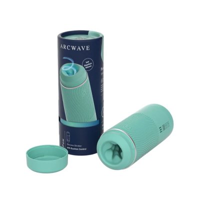 Мятный мастурбатор с контролем всасывания Arcwave Pow Stroker Длина: 18 см. Диаметр: 7 см. Arcwave Pow Stroker — двухсторонний мужской мастурбатор премиум-класса с контролем всасывания и текстурированным внутренним рукавом из силикона CleanTech. Тактильно приятный силикон Pow чувственно сжимается во время использования, а клапан сброса давления воздуха создает интенсивное всасывание для новой и невероятной кульминации. Поддерживать свежесть и чистоту мастурбатора совсем несложно, просто достаньте внутренний рукав и промойте его под проточной водой с мылом или средством для чистки игрушек. Силиконовая поверхность Arcwave CleanTech очень гладкая и легко чистится! Pow разработан с двумя вентилируемыми защитными крышками, поэтому быстро сохнет после очистки, сохраняя при этом гладкий и стильный вид. Силикон CleanTech является гипоаллергенным, медицинским и устойчивым к ультрафиолетовому излучению, что делает его более гигиеничным и долговечным, чем обычные силиконы, представленные на рынке. Страна: Китай. Материал: анодированный пластик, силикон.