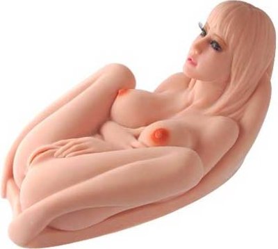 Реалистичный торс-девушка Hera 3 с тремя тугими отверстиями, вибрацией, ротацией и голосом Этот мастурбатор реалистичен как по форме, так и по материалу. Супермягкий и эластичный, он идентичен коже человека. Игрушка представляет собой девушку, лежащую на спине и подтянувшую ступни к попке. Красивое личико с пышными ресницами, пухлые губы, упругие груди с напряжёнными сосками… Внутренний рельеф и изгибы трёх любовных тоннелей полностью повторяют особенности строения женской вагины, ануса и ротика. Встраиваемые виброэлементы с рядами вращающихся шариков, располагаемые по обе стороны вагинального тоннеля, позволят вам наслаждаться вибрацией. Одновременное включение вибрации и вращения создаёт эффект сжатия, как во время оргазма партнёрши. Внутри ножек располагаются гибкие хребты, благодаря которым можно разводить и сводить их по вашему желанию. Выносной пульт управления с разъёмом для наушников позволяет регулировать громкость стонов, а также интенсивность вращения. Внутренняя структура: 1. Вагинальное отверстие. Крупные шарики точки G + небольшие шарики + S-образная форма. Складки копируют женские + создают ощущение сильного обхвата пениса. Сужение ближе к концу: конструкция позволяет достичь более сильных ощущений от глубокого проникновения. 2. Анальное отверстие. Шарики + S-образная кривая + не сквозное отверстие. Максимально реальное ощущение от проникновения за счет более плотного обхвата. Узкое отверстие. 3. Оральное отверстие. Ротовая полость из мягких шариков, напоминающих язык. Горло выполнено складками, что очень похоже на реальное горло. Размеры - 25 х 29 х 38 см. Три любовных тоннеля - вагина, анус и ротик. Кол-во скоростей вибрации - 2. Кол-во режимов вибрации - 6. Количество режимов вращения - 1. Направлений вращения - 2. Вес - 6,5 кг. ВНИМАНИЕ! Ни в коем случае не храните секс-игрушки из этого материала рядом с другими секс-игрушками без упаковки, так как это может вызвать химический конфликт и нежелательную химическую реакцию между материалами, например, секс-игрушка может просто растаять . Все секс-игрушки из этого материала нуждаются в определенном уходе. Очищать желательно сразу после использования, мягким моющим средством, просушить на хлопковом полотенце. Желательно обработать тальком (сухую и чистую секс-игрушку положить в пакет, насыпать немного талька и встряхнуть несколько раз). Внутреннюю поверхность обработать с помощью спринцовки с тальком. Хранить в темном месте, при температуре не выше 25 градусов. Рекомендуется использовать лубрикант только на водной основе. Лубриканты на жировой основе повредят материал. Страна: Корея. Материал: термопластичный эластомер (TPE). Батарейки: 4 шт., тип AAA.