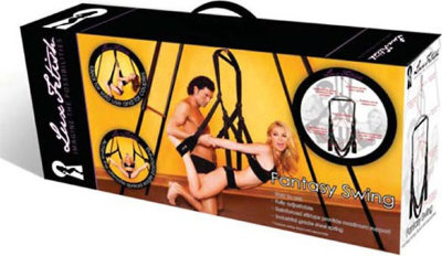 Качели для любви Fantasy Swing Качели для воплощения любых эротических фантазий! С этим девайсом невозможное станет возможным! Добавьте разнообразия с свою сексуальную жизнь - эти качели позволят Вам опробовать огромное количество секс-позиций, которые раньше были просто недоступны! В комплект входит все что потребуется для закрепления этих качелей на потолке, а съемный карабин позволит вешать качели только когда это необходимо. Мягкие черные чехлы и прочные стропы обеспечивают максимально комфортное использование девайса. Заявленная прочность - вес до 90 кг. Длина распорки - 38 см. Длина пружины - 26 см. Длина дуги - 51 см. Длина цепи - 33 см. Страна: США. Материал: 100% полиэстер.