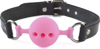 Розовый кляп-шар на черных кожаных ремешках