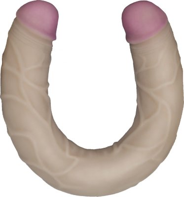 Двусторонний фаллоимитатор Monster 1 - 56 см. Длина: 56.5 см. Диаметр: 5.4 см. Сдвоенный реалистик большого размера из неоскина. Используется технология экзопротезирования. На полужестком каркасе отформован слой сверхмягкой «кожи» с сосудистым рисунком. Рельеф нежно стимулирует и предохраняет кожу и слизистые оболочки от микротравм. Минимальный диаметр - 5,1 см. Страна: Россия. Материал: неоскин.