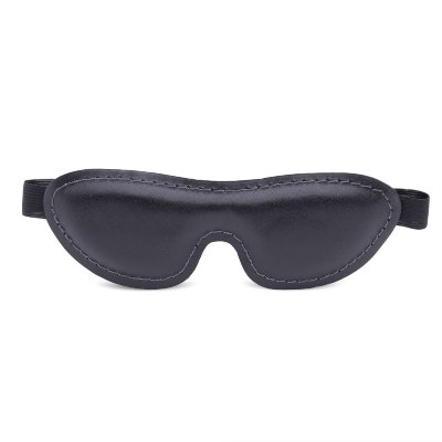 Черная мягкая закрытая маска из натуральной кожи Длина: 19.5 см. Мягкая двухслойная закрытая маска овальной формы из натуральной кожи. Изделие прошито черной декоративной строчкой. Благодаря классическому дизайну и универсальному размеру подойдет как девушкам, так и мужчинам. Аксессуар плотно прилегает к лицу, блокирует проникновение света и хорошо фиксируется на любой обхват головы благодаря упругой широкой резинке. Ширина - 8 см. Страна: Россия. Материал: натуральная кожа.