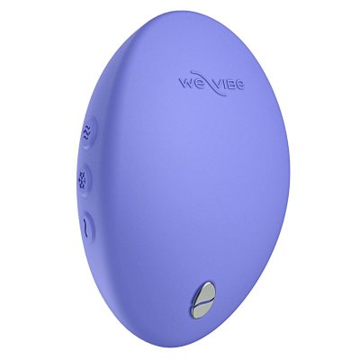 Сиреневый вибратор We-Vibe Temp для температурных игр Длина: 9.6 см. We-Vibe Temp — инновационный вибратор с функцией активного нагрева и охлаждения, созданный для игр с температурой и ощущениями. Устройство позволяет управлять температурой с помощью специальных кнопок: нагрев до 38 °C для тёплой стимуляции и понижение температуры до 20 °C для контрастных ощущений. Игрушка сочетает мощные, но тихие вибрации с точным температурным контролем. Доступны 3 уровня интенсивности и 3 режима вибрации, которые легко переключаются кнопкой We-Vibe. Эргономичная форма удобно лежит в руке и обеспечивает большую площадь контакта для стимуляции интимных зон. Вибратор подходит для пар и соло-игр, для экспериментов, новизны и совместного исследования эрогенных зон. Корпус выполнен из гладкого медицинского силикона, полностью водонепроницаем (IPX7) — подходит для использования в душе и ванне. Игрушка перезаряжаемая и заряжается через магнитный USB-кабель. Ширина - 6,5 см. Страна: Китай. Материал: силикон. Батарейки: встроенный аккумулятор.