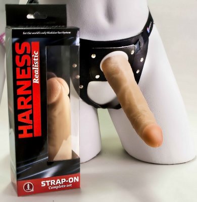 Страпон телесного цвета на регулируемых ремешках - 17 см. Длина: 17 см. Диаметр: 4 см. Регулируемые по объёму трусики с вырезом на зоне бикини и реалистичная насадка-фаллос средней длины – не это ли идеальная парочка для незабываемых секс-игр с подругой? Трусики на эластичных ремешках плотно обхватят бёдра, чтобы вы в полной мере смогли управлять насадкой, надетой на штырёк. Податливый ствол с венами, складочками и крупной головкой послушно заполнит собой лоно любимой. Управление фаллосом, равно как и принятие его в глубины своего тела, доставит массу удовольствия и подарит по-настоящему яркие ощущения вам обеим. Страна: Россия. Материал: поливинилхлорид (ПВХ, PVC).