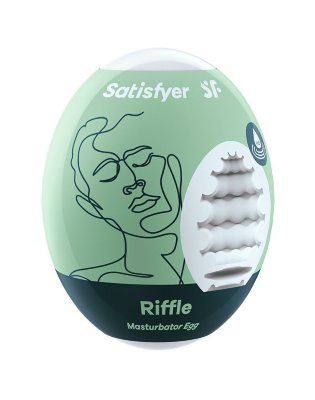 Мастурбатор-яйцо Satisfyer Riffle Mini Masturbator Длина: 7 см. Освежите свою интимную жизнь с Riffle от Satisfyer! Этот мини-мастурбатор всегда готов подарить мгновенное удовольствие. Удобная форма яйца и специальный рельеф создают стимуляцию пениса и других эрогенных зон, добавляя разнообразие в вашу интимность. В яркой упаковке скрывается белая пластиковая капсула, защищающая мастурбатор. Он идеально подходит для путешествий. Эластичный материал с ощущением кожи стимулирует как ствол, так и головку пениса. Инновационная гидроактивная текстура ТПЭ не требует смазки. Просто добавьте немного воды в отверстие, и он станет максимально скользящим и приятным на ощупь. Благодаря этому материалу и водонепроницаемому дизайну, вы можете наслаждаться им даже в ванной или душе. Внутри мастурбатора многочисленные текстурные ребрышки обеспечивают интенсивную стимуляцию. Riffle – это гарант максимальной эластичности и комфорта, а гидроактивный материал делает ваш опыт максимально увлажненным и насыщенным новыми ощущениями, без необходимости использовать дополнительные средства. Яйцо-мастурбатор предназначено для однократного применения, однако при бережном использовании такая игрушка может прослужить вам некоторое время. Мастурбатор Riffle от Satisfyer отлично подходит для сольных забав или для разнообразия в паре. Он может стать вашим первым шагом в мире игрушек или дополнительным элементом для обогащения сексуальной жизни. Страна: Германия. Материал: термопластичный эластомер (TPE).