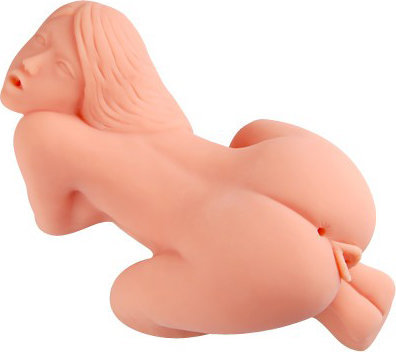 Мини-кукла Sarah с вибрацией В обществе красотки Sarah не заскучаешь: нежная любовница с пышной грудью всегда готова отправиться с вами в мир фантазий и ярких сексуальных переживаний. Улёгшись на живот и поджав ножки, она только и ждёт от вас ответного шага. Куколка из реалистичного, приятного на ощупь материала, имеет три любовных отверстия: жадный ротик с мелкими рёбрышками, тугую попочку, а также нежную вибровагину с мяконькими шишечками (3 режима и 7 скоростей вибрации на выбор). Погружаясь членом в любой из тоннелей SARAH, вы почувствуете, как вас накрывает волна наслаждения! Размеры - 30 х 20 х 13 см. Три любовных тоннеля (вагина, анус и ротик). Кол-во скоростей вибрации - 7. Кол-во режимов вибрации - 3. Вес - 2 кг. ВНИМАНИЕ! Ни в коем случае не храните секс-игрушки из этого материала рядом с другими секс-игрушками без упаковки, так как это может вызвать химический конфликт и нежелательную химическую реакцию между материалами, например, секс-игрушка может просто \\\\\\\ растаять\\\\\\\ . Все секс-игрушки из этого материала нуждаются в определенном уходе. Очищать желательно сразу после использования, мягким моющим средством, просушить на хлопковом полотенце. Желательно обработать тальком (сухую и чистую секс-игрушку положить в пакет, насыпать немного талька и встряхнуть несколько раз). Внутреннюю поверхность обработать с помощью спринцовки с тальком. Хранить в темном месте, при температуре не выше 25 градусов. Рекомендуется использовать лубрикант только на водной основе. Лубриканты на жировой основе повредят материал. Страна: Корея. Материал: термопластичный эластомер (TPE). Батарейки: 4 шт., тип AAA.