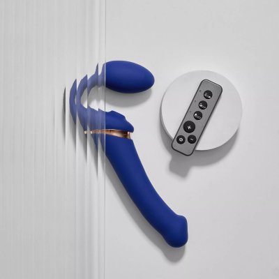 Синий безремневой страпон Multi Orgasm Bendable Strap-On size L с клиторальной стимуляцией Strap-On-Me Multi Orgasm сочетает в себе элегантность и современность. Вибрирующий страпон оснащен 3 независимыми моторами, которыми можно управлять на расстоянии с помощью пульта дистанционного управления. Multi Orgasm изготовлен из силикона, без швов, с мягкой эластичной текстурой для комфортного проникновения. Водонепроницаемость IPX7. Точки стимуляции полностью оправдывают название страпона Multi Orgasm: 1. Мотор на самом конце стимулятора действует на простату в зависимости от вашей фантазии. 2. Мотор внутри втулки стимулирует активного партнера в точке G. 3. Третий мотор в зоне прилегающие ко входу во влагалище активного партнера дополнительно стимулирует вибрацией. Помимо трех моторчиков страпон оснащен дополнительным вакуумным стимулятором в области клитора. Страпон Multi Orgasm сочетающий в себе и вибрации и давление воздухом подарит по-настоящему яркие ощущения! Рабочая длина - 15,7 см, диаметр - 4,2 см. Диаметр вагинальной пробки - 3,9 см. Страна: Франция. Материал: силикон. Батарейки: встроенный аккумулятор.