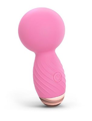 Розовый мини-wand вибратор Itsy Bitsy Mini Wand Vibrator Длина: 8.8 см. Диаметр: 4 см. Itsy Bitsy Mini Wand Vibrator - маленький, но при этом обладающий огромной силой, он заставит всех в него влюбиться. Стильный лаконичный дизайн, ручка с рельефом, даже с лубрикантом не выскользнет из ваших рук. Гибкий. Уникальный на рынке благодаря своему маленькому размеру и мягкими на ощупь ощущениям в зоне головки ванда. 9 режимов вибрации. Страна: Китай. Материал: силикон. Батарейки: встроенный аккумулятор.