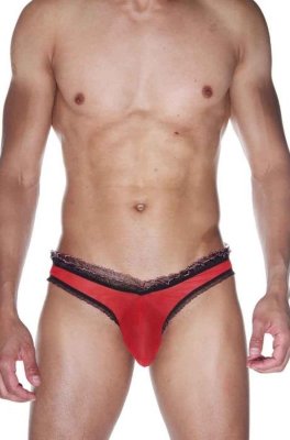 Мужские трусы-слипы с рюшами Мужские трусы-слипы из тонкой полупрозрачной ткани, со сборкой на ягодицах. Окантованы двойной рюшей. Страна: Турция. Материал: 85% полиэстер, 15% эластан.