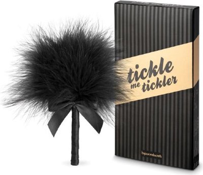 Пуховка для эротических игр Tickle Me Tickler Пёрышко-щекоталка для прелюдий. Мягкая, нежная, универсальная в применении. Страна: Испания. Материал: натуральное перо.