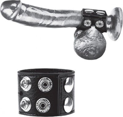 Ремень на член и мошонку 1.5 Cock Ring With Ball Strap Ремень для члена из экокожи. Имеет 3 ряда кнопок для регулировки размера, по середине ремня отверстие для мошонки. Ширина - 4 см. Страна: США. Материал: поливинилхлорид (ПВХ, PVC).