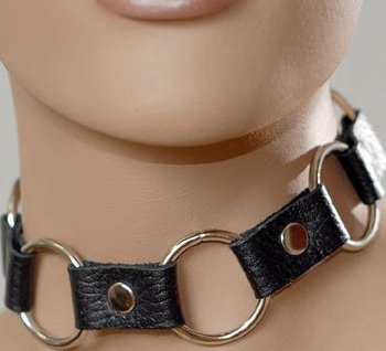 Кожаный черный ошейник с кольцами