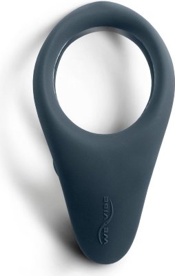 Чёрное эрекционное виброкольцо We-vibe Verge Длина: 11.4 см. We-Vibe Verge - произведение искусства в оболочке из медицинского силикона. Колечко высокого качества туго обхватывает ствол полового члена за мошонкой и обеспечивает крепкую эрекцию. Вибрирующий элемент гарантирует стимуляцию промежности во время секса и увеличивает наслаждение для обоих партнеров, превращая член в подобие вибратора. А 10+ режимов вибрации не позволят соскучиться. Водонепроницаемый корпус позволит поиграть прямо в душе. Управление игрушкой можно осуществлять с телефона при помощи бесплатного приложения We-Connect (доступно в App Store и Google Play). Также благодаря приложению можно управлять игрушками друг друга, находясь в разных частях света. Страна: Канада. Материал: силикон. Батарейки: встроенный аккумулятор.