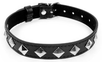 Черный ошейник с серебристыми ромбиками Длина: 42 см. Оригинальный ошейник для любителей БДСМ-игр, декорированный металлическими украшениями. Имеет возможность регулировки размера с помощью ремешков. БДСМ-аксессуар прост в применении, не требуют специального ухода. Страна: Китай. Материал: поливинилхлорид (ПВХ, PVC).
